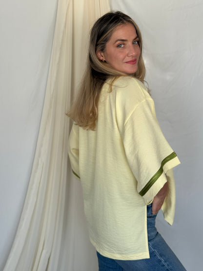KIMONO EN LIN JAUNE GALON VERT