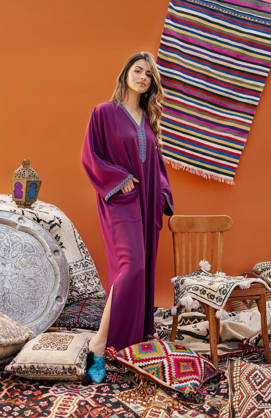 DJELLABA À POCHE PRUNE GALON BLEU