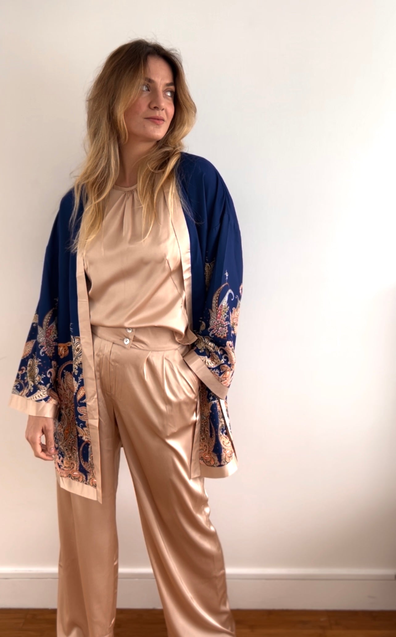 KIMONO SATIN BLEU ROI