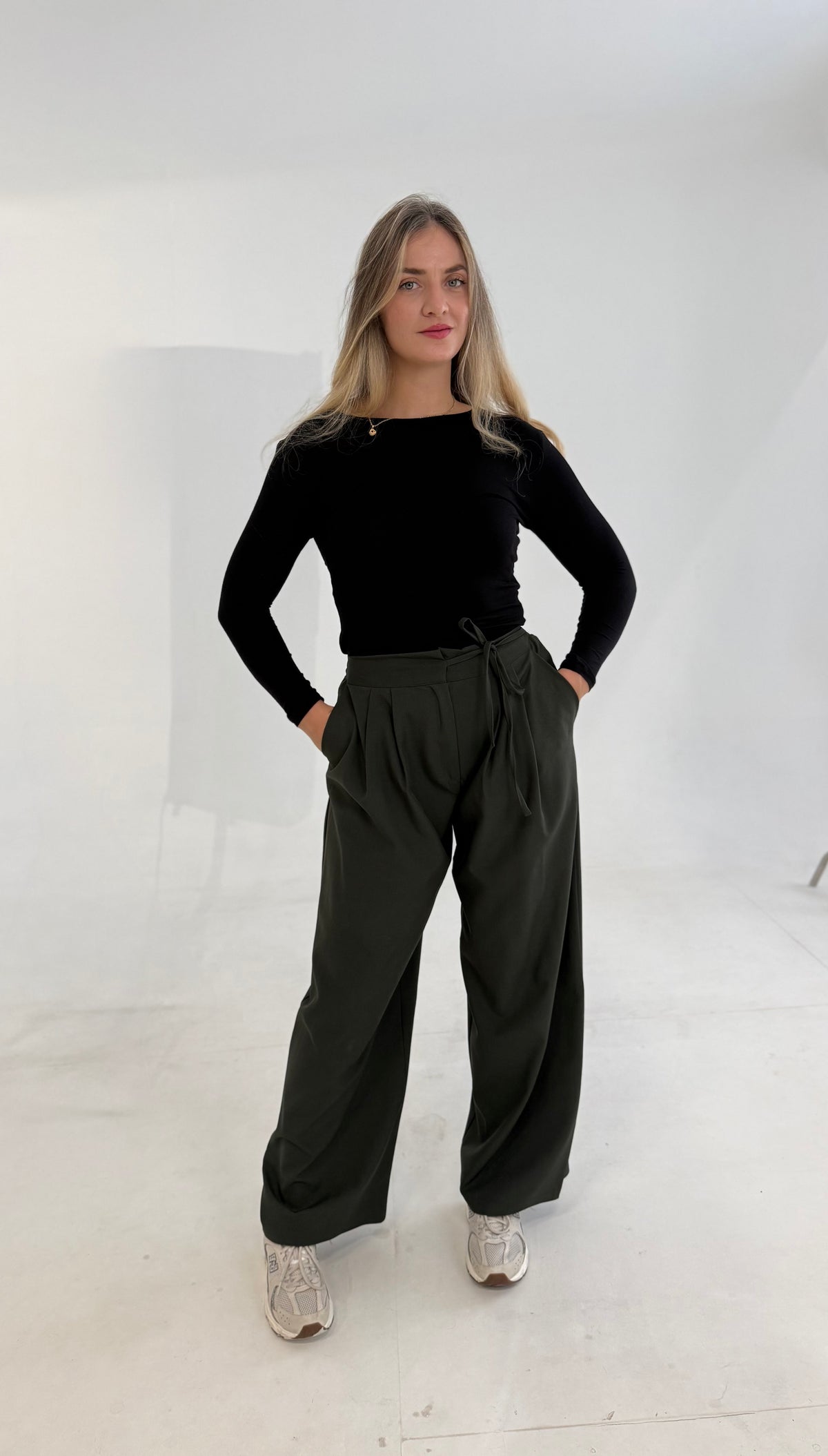 PANTALON A PLIS VERT