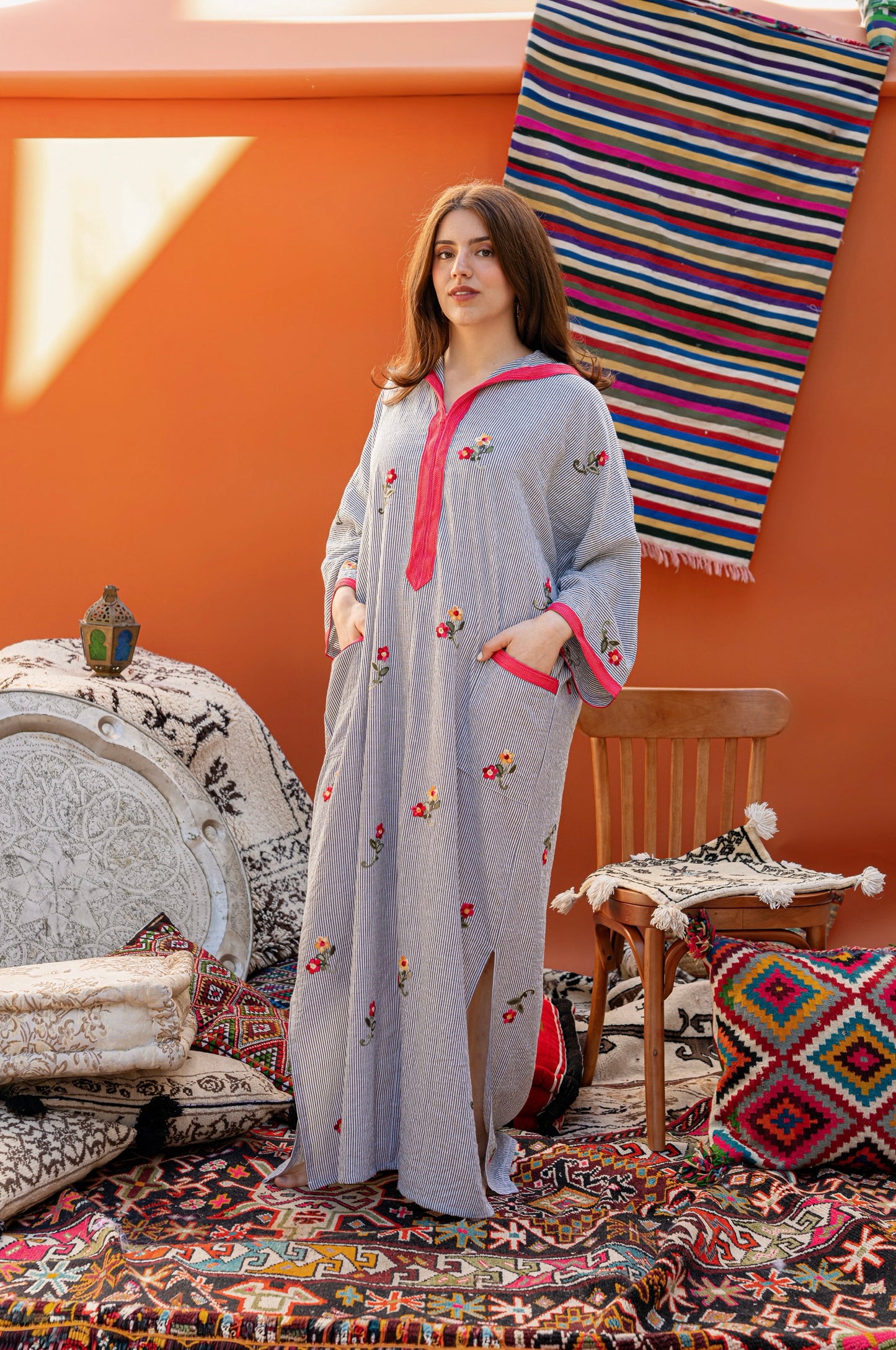 DJELLABA EN LIN À CAPUCHE A FLEURS