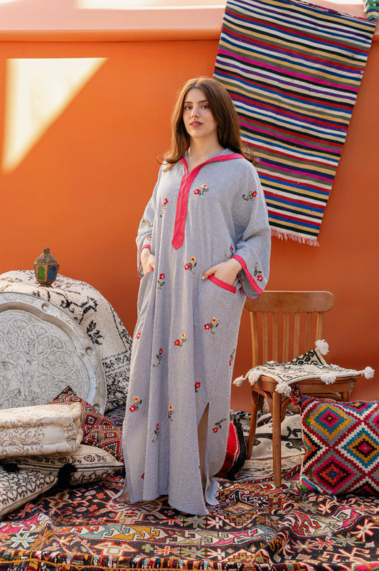 DJELLABA EN LIN À CAPUCHE A FLEURS