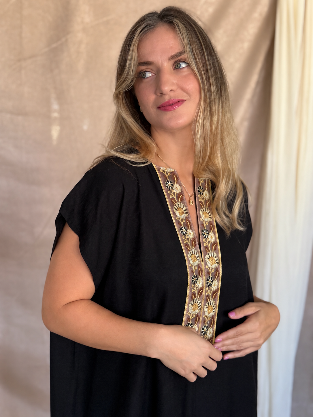 DJELABA FLEURS BRODEE ROSE