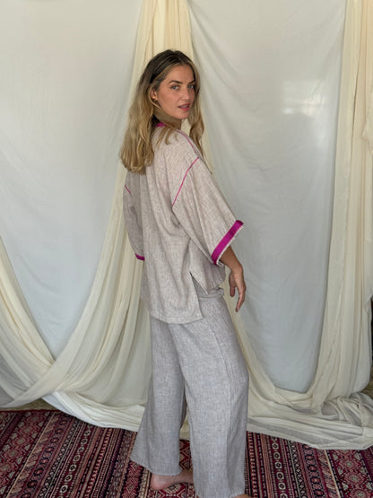 ENSEMBLE EN LIN BEIGE GALON ROSE