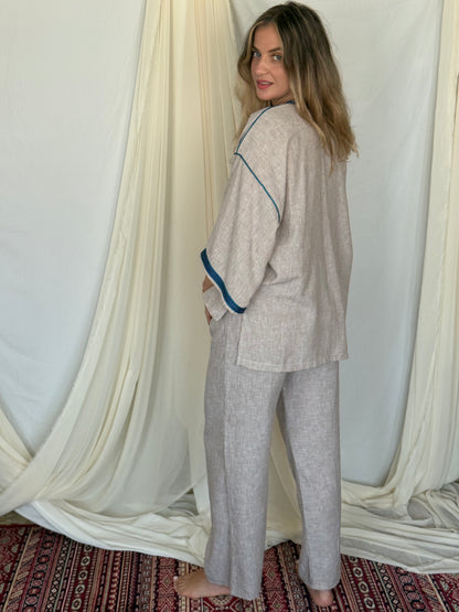 ENSEMBLE EN LIN BEIGE GALON BLEU