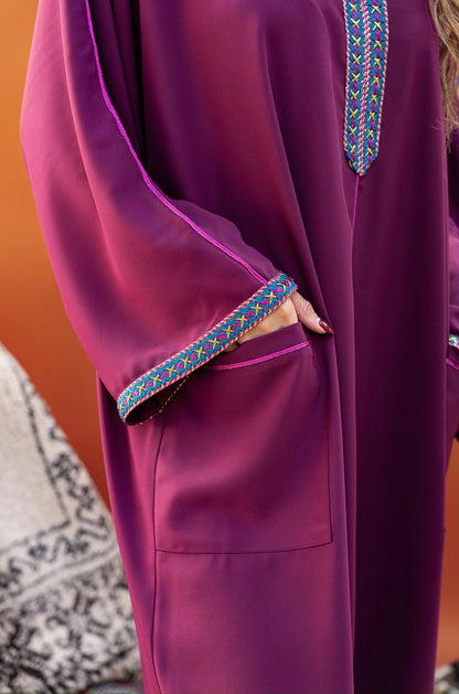 DJELLABA À POCHE PRUNE GALON BLEU