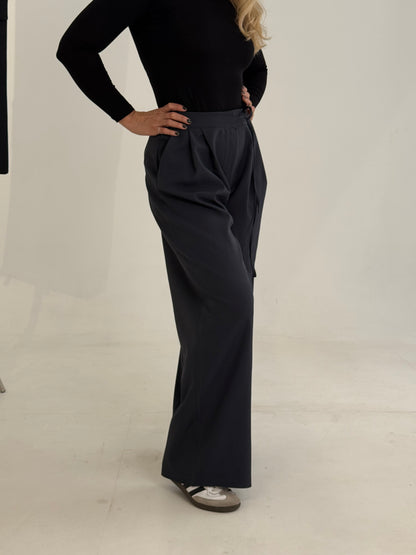 PANTALON A PLIS GRIS FONCE
