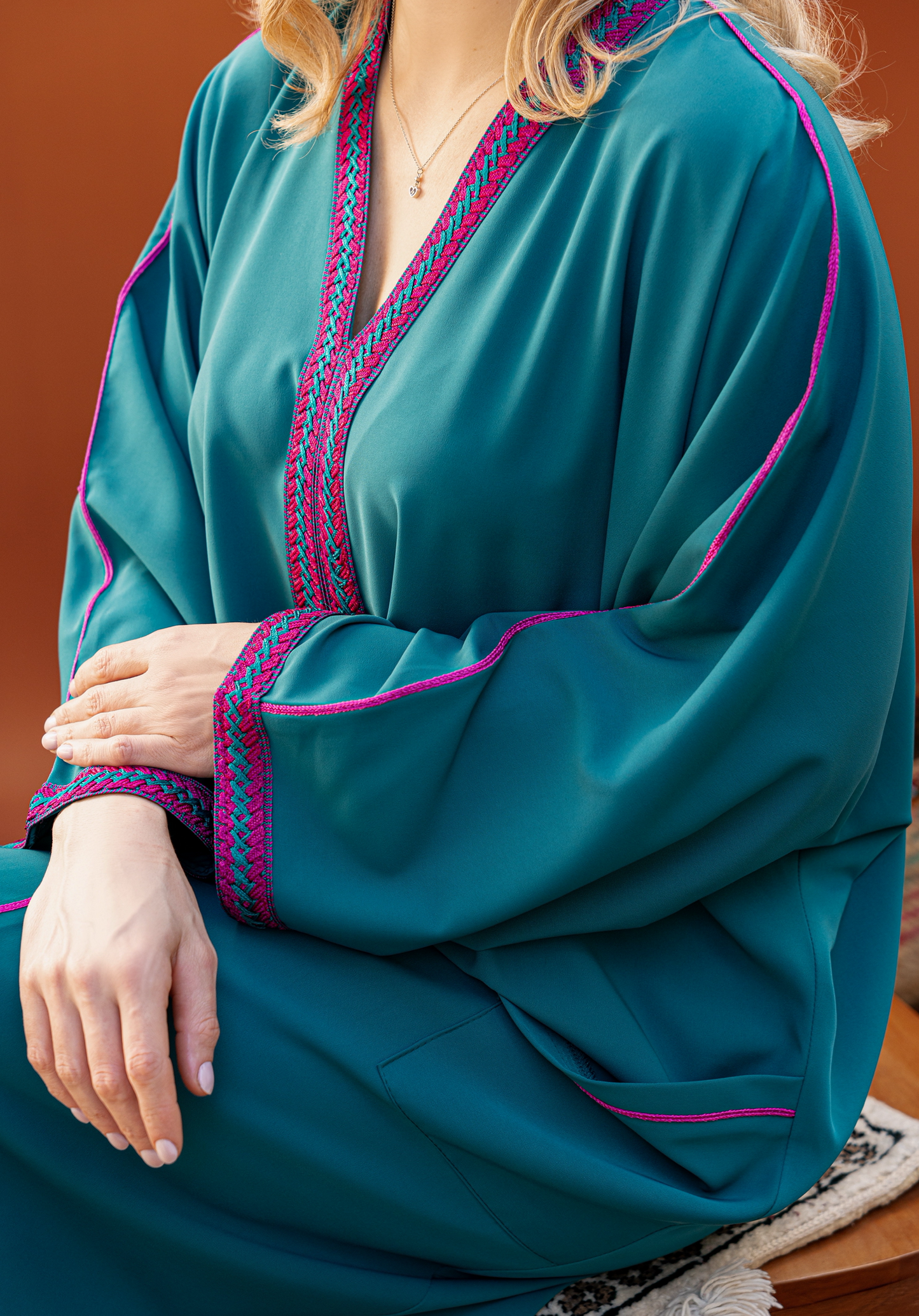 DJELLABA À POCHE BLEU GALON VERT