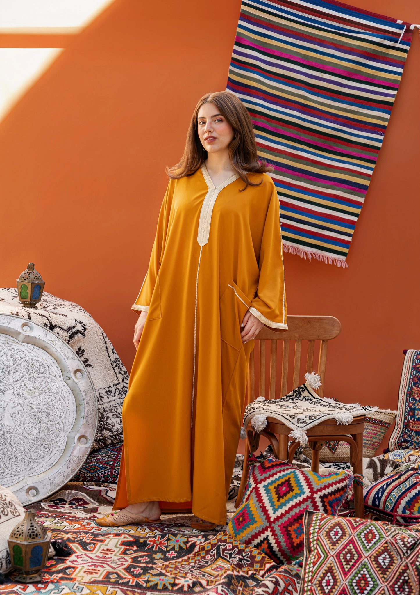 DJELLABA À POCHE MOUTARDE GALON DORÉ