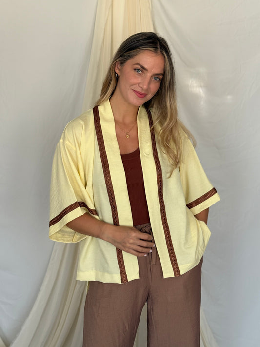 KIMONO EN LIN JAUNE GALON MARRON