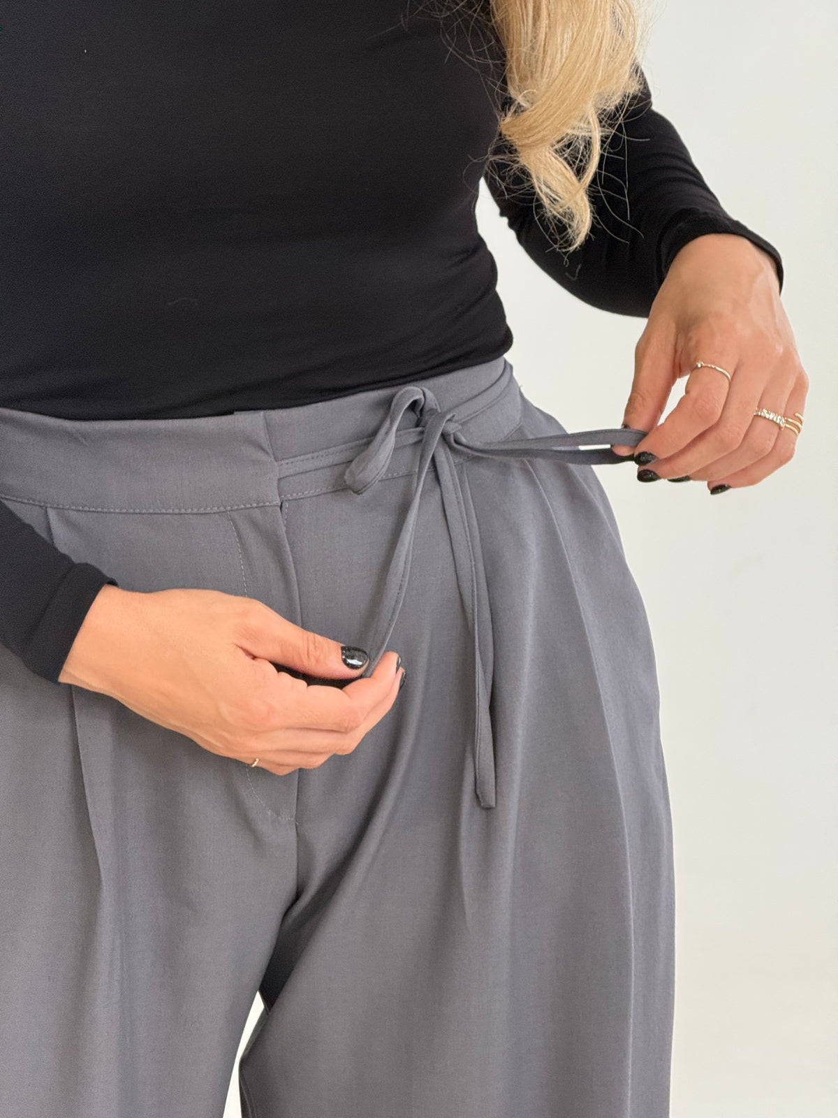 PANTALON A PLIS GRIS