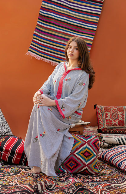 DJELLABA EN LIN À CAPUCHE A FLEURS