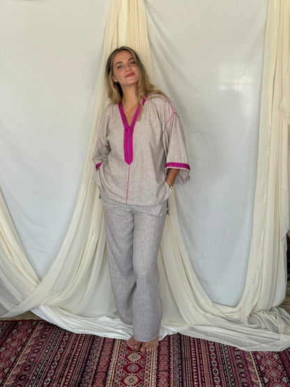 ENSEMBLE EN LIN BEIGE GALON ROSE