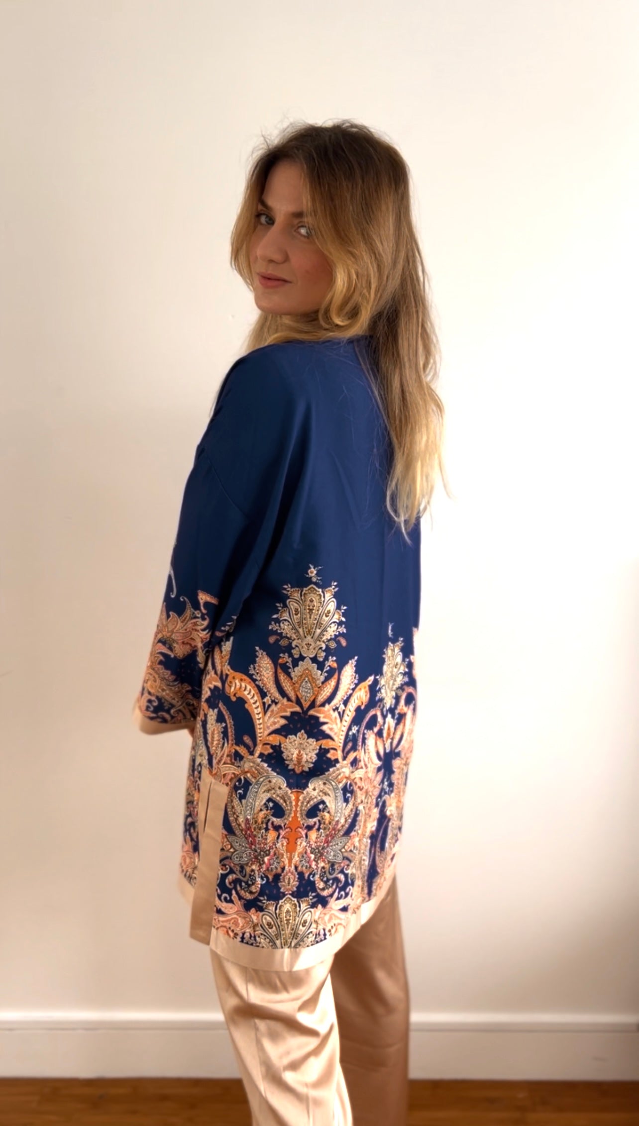 KIMONO SATIN BLEU ROI