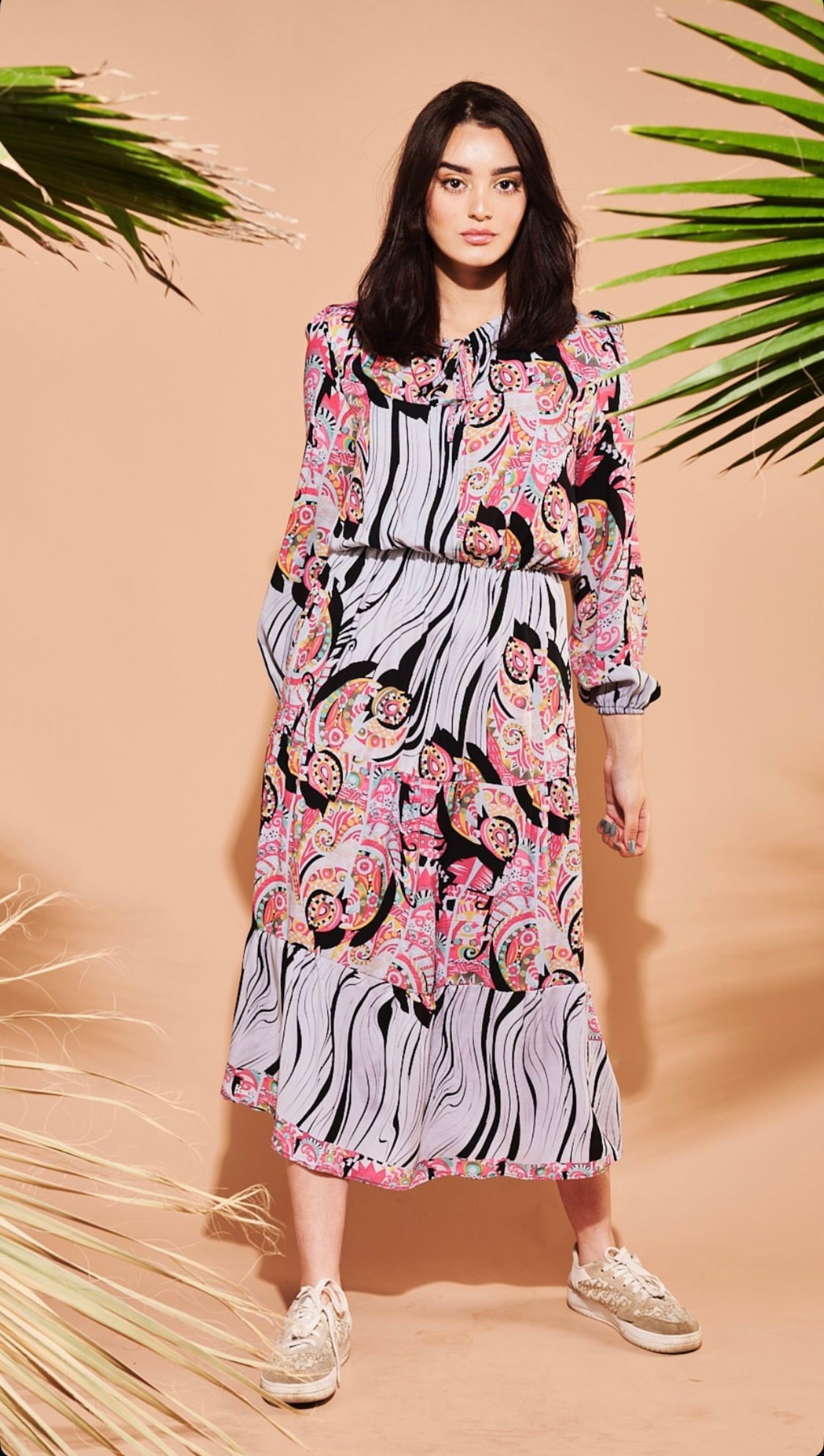 ROBE VOLANTS A MOTIFS GRISE