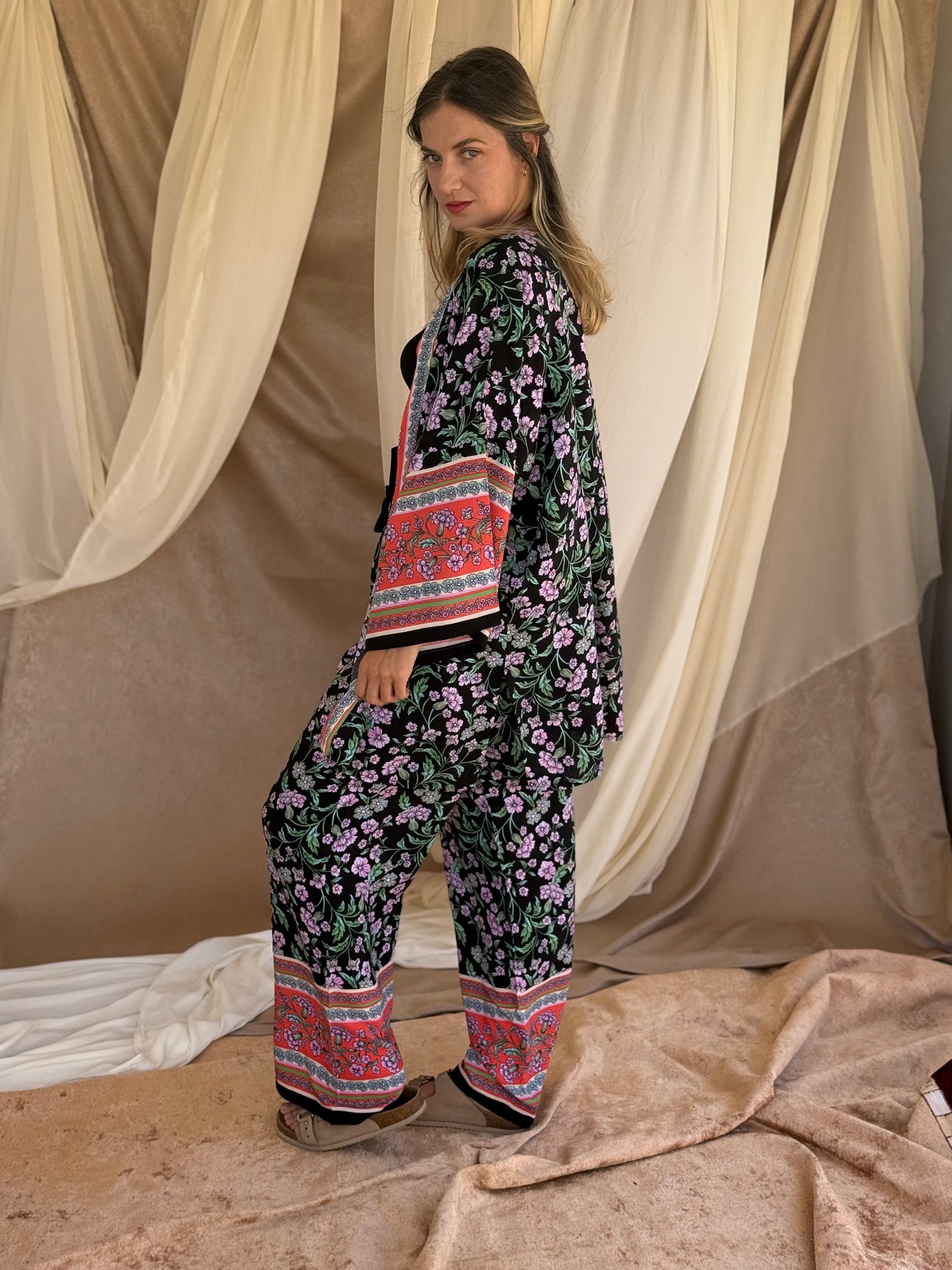 ENSEMBLE A FLEURS NOIR