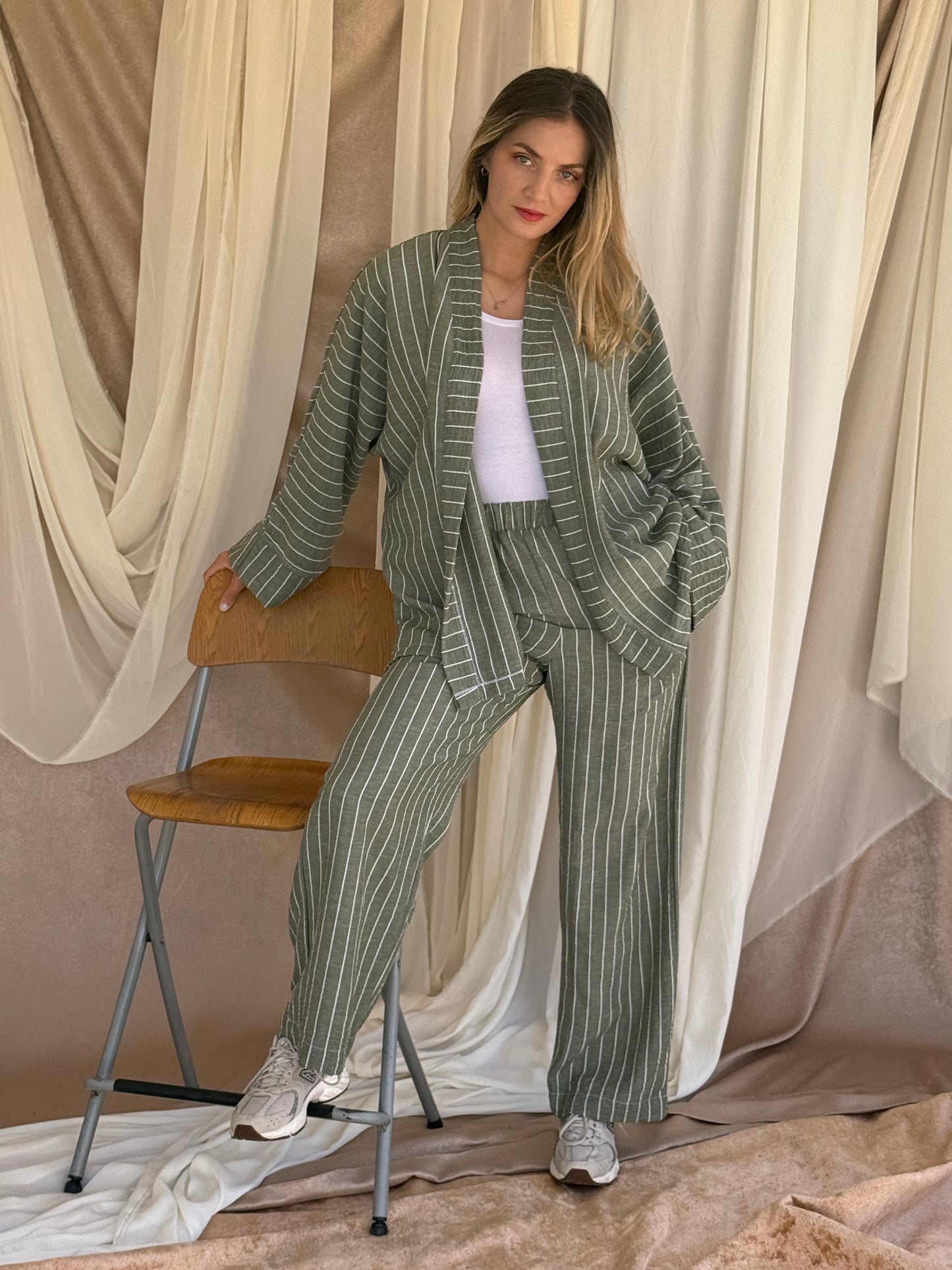 ENSEMBLE EN LIN A RAYURES VERT