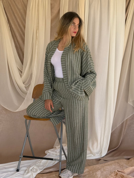 ENSEMBLE EN LIN A RAYURES VERT