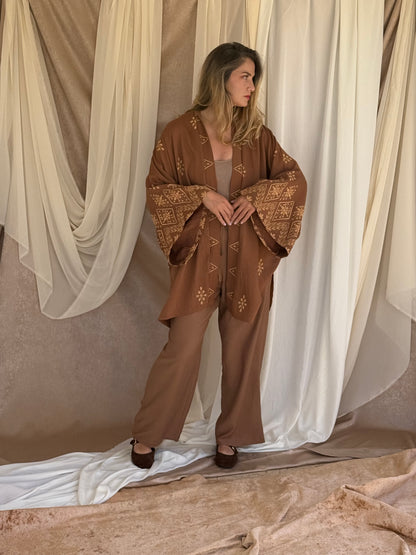 ENSEMBLE KIMONO BRODE MARRON CLAIRE