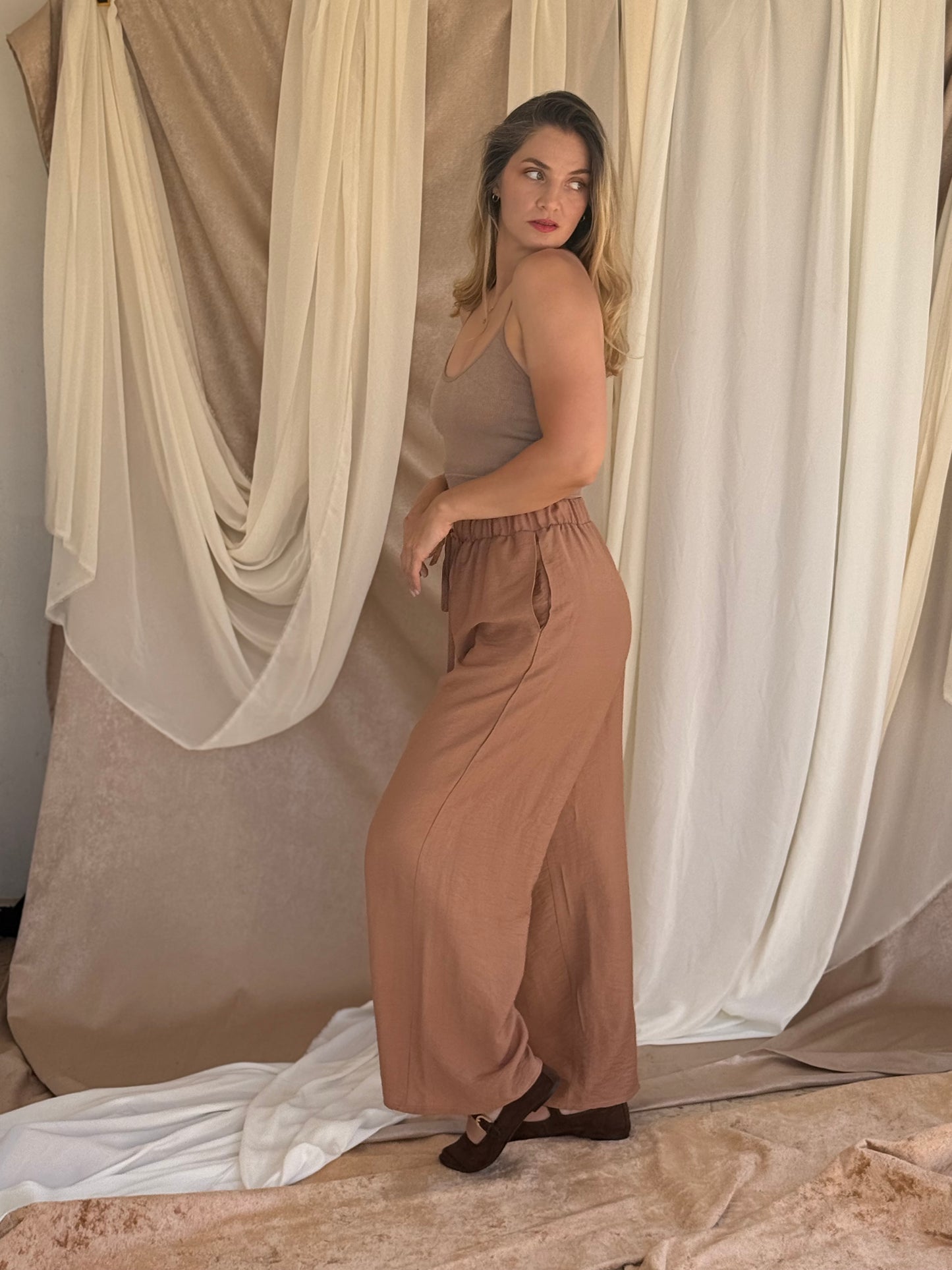 PANTALON EN LIN MARRON CLAIRE