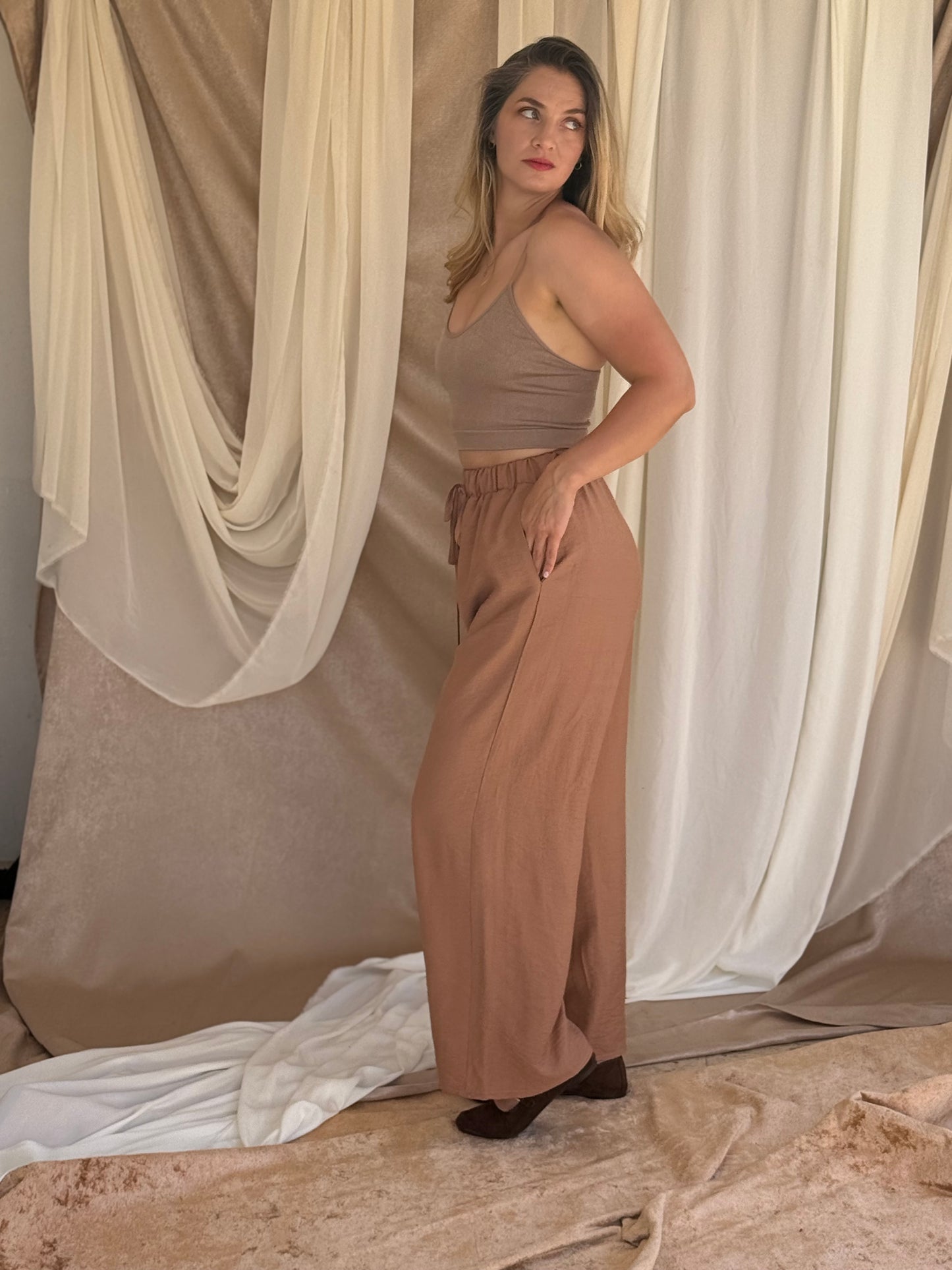 PANTALON EN LIN MARRON CLAIRE