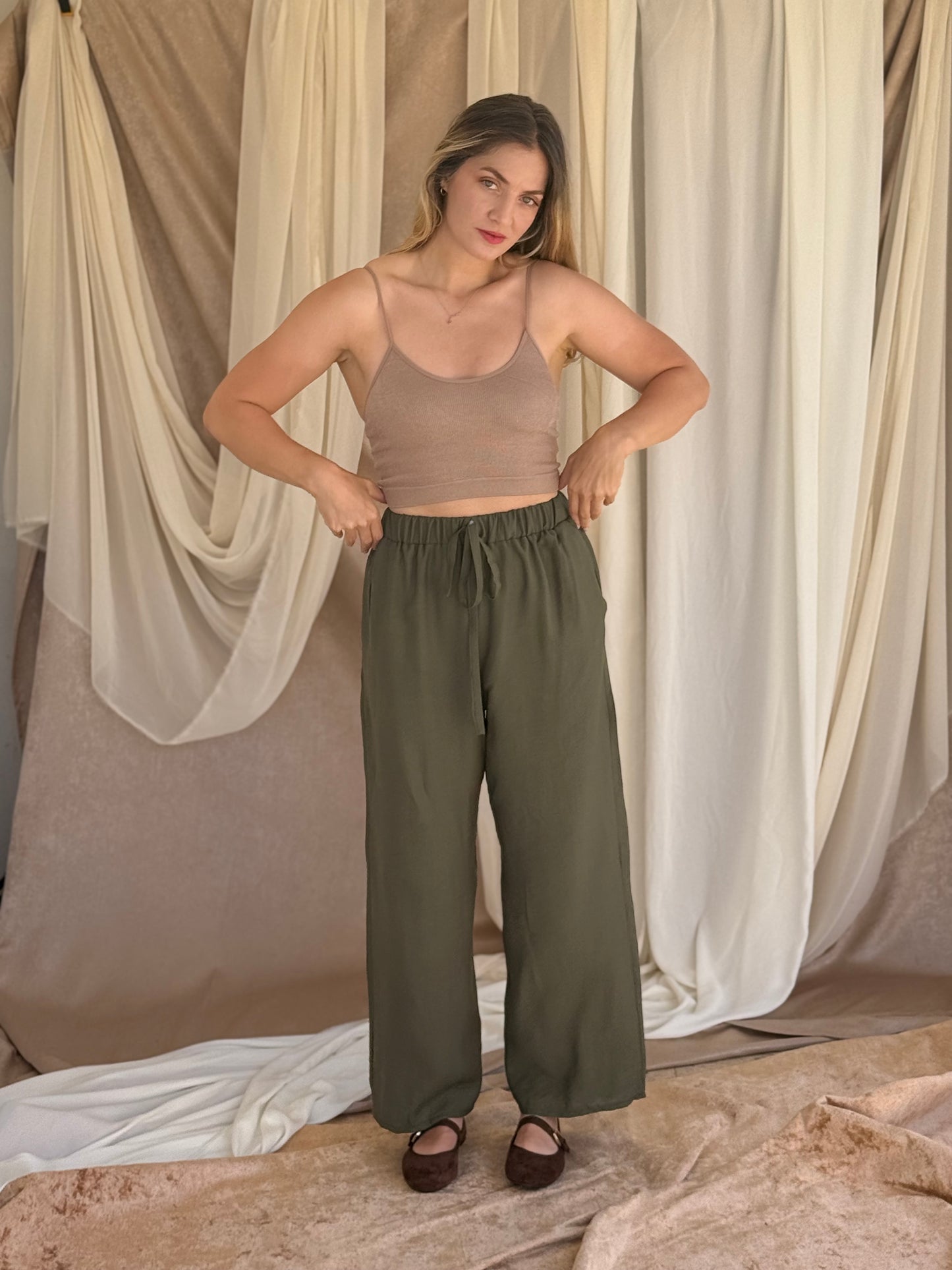 PANTALON EN LIN VERT