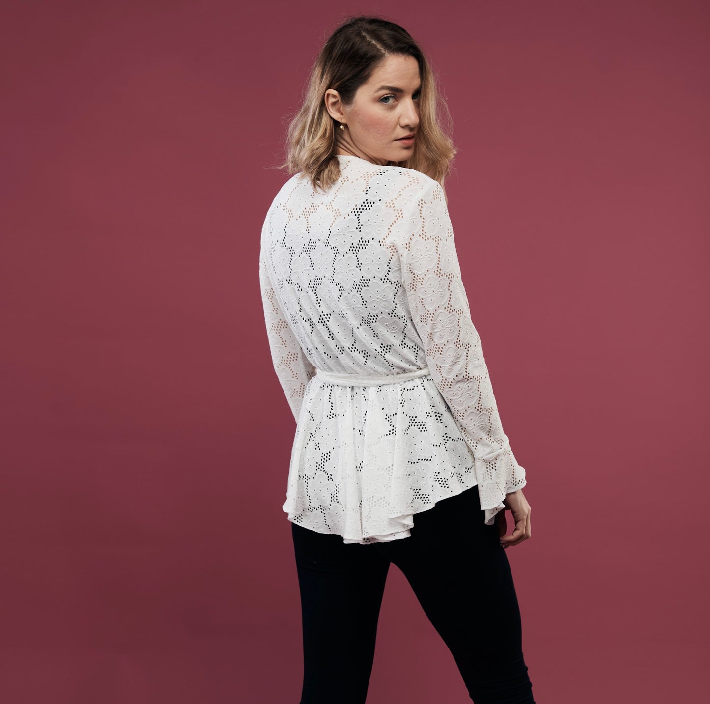 CHEMISE BLANC A TROUS