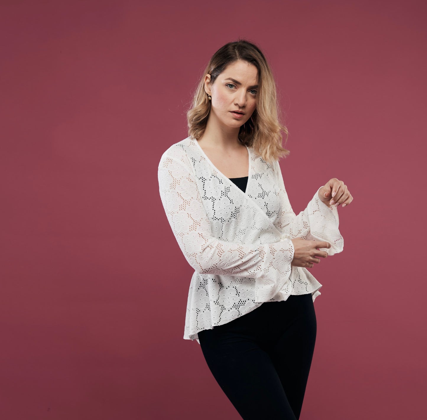 CHEMISE BLANC A TROUS