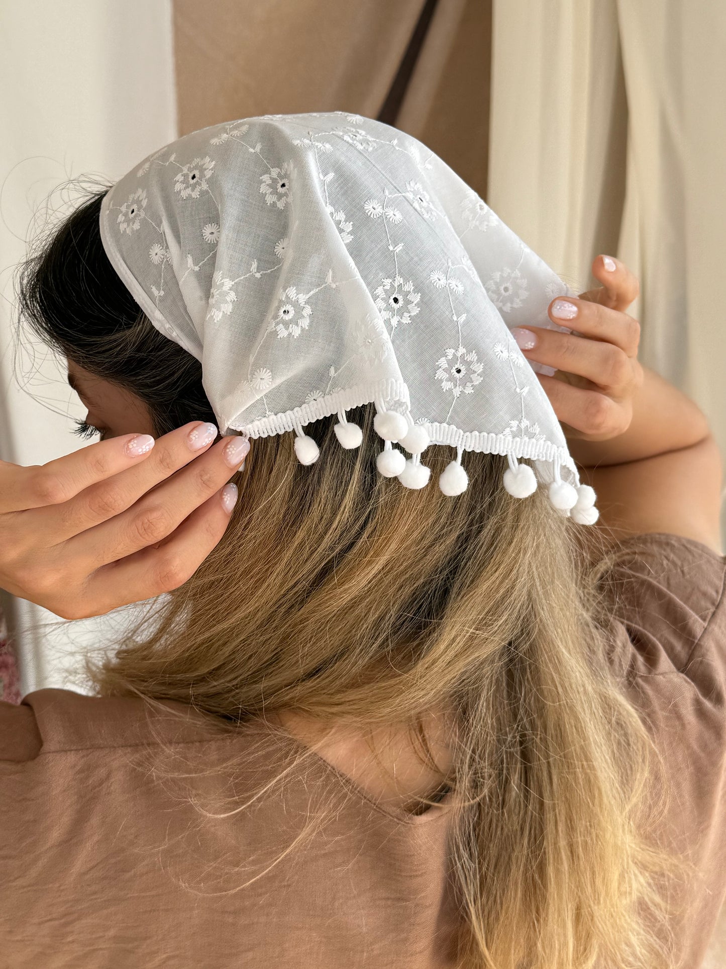 FOULARD BRODE BLANC
