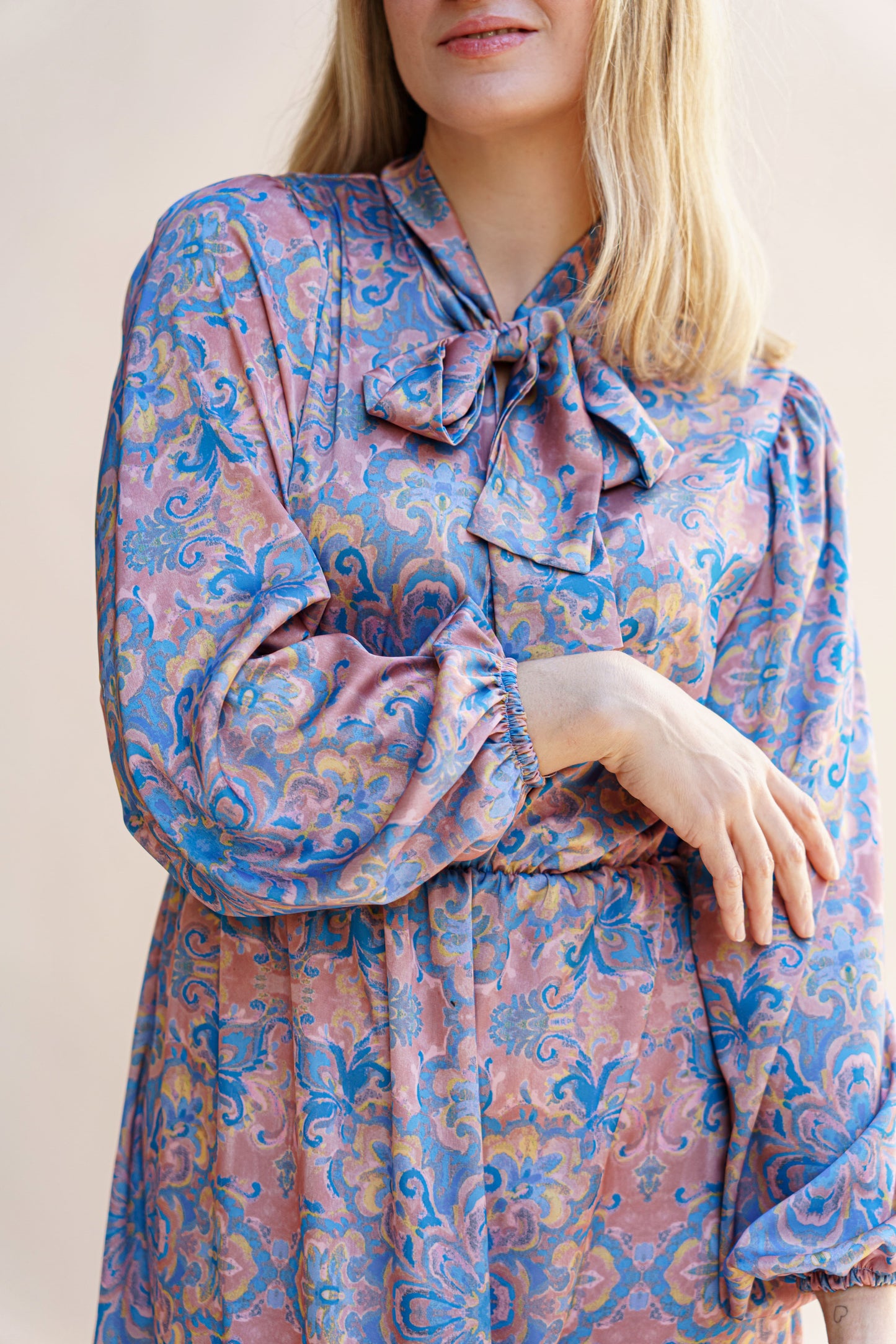 ROBE COL CRAVATE ORANGE