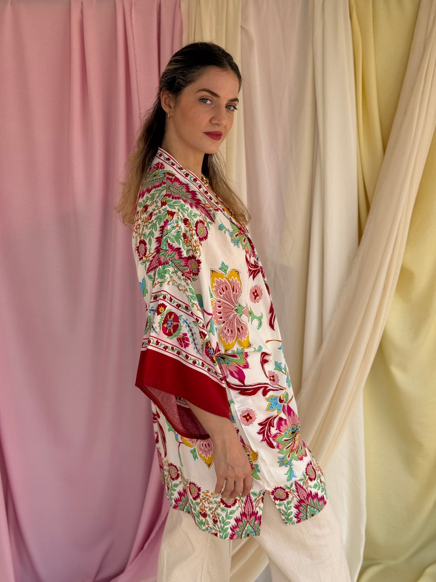 KIMONO A FLEURS ROUGE