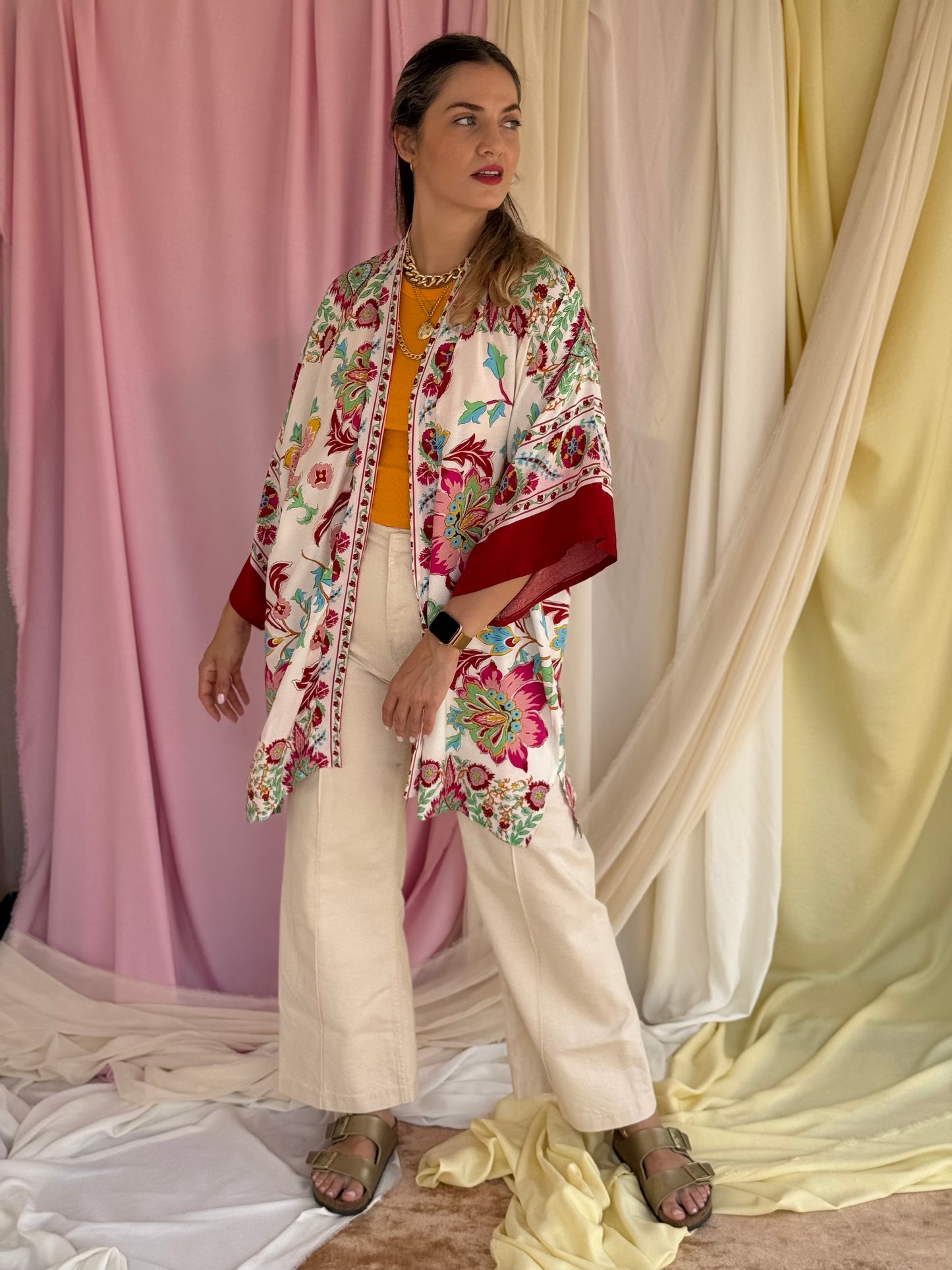 KIMONO A FLEURS ROUGE