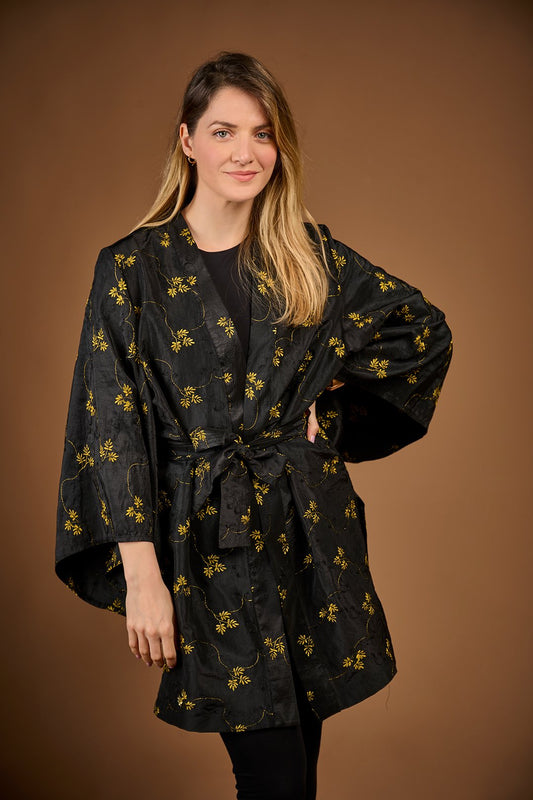 KIMONO AVEC BRODERIE