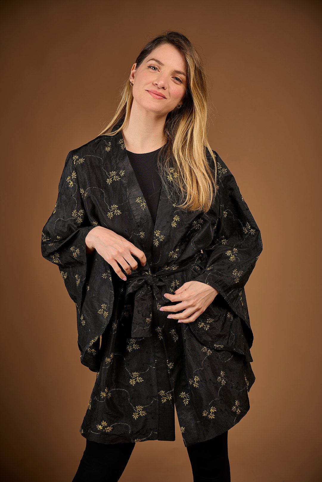 KIMONO AVEC BRODERIE