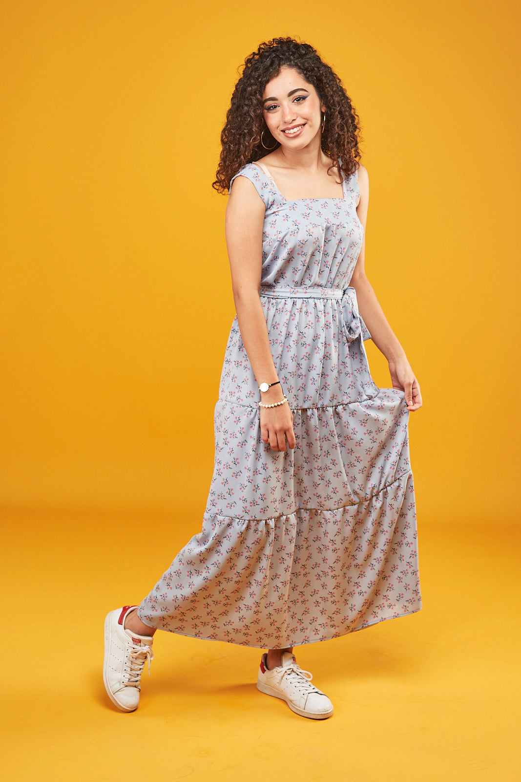 ROBE A PANNEAUX A BRETELLES