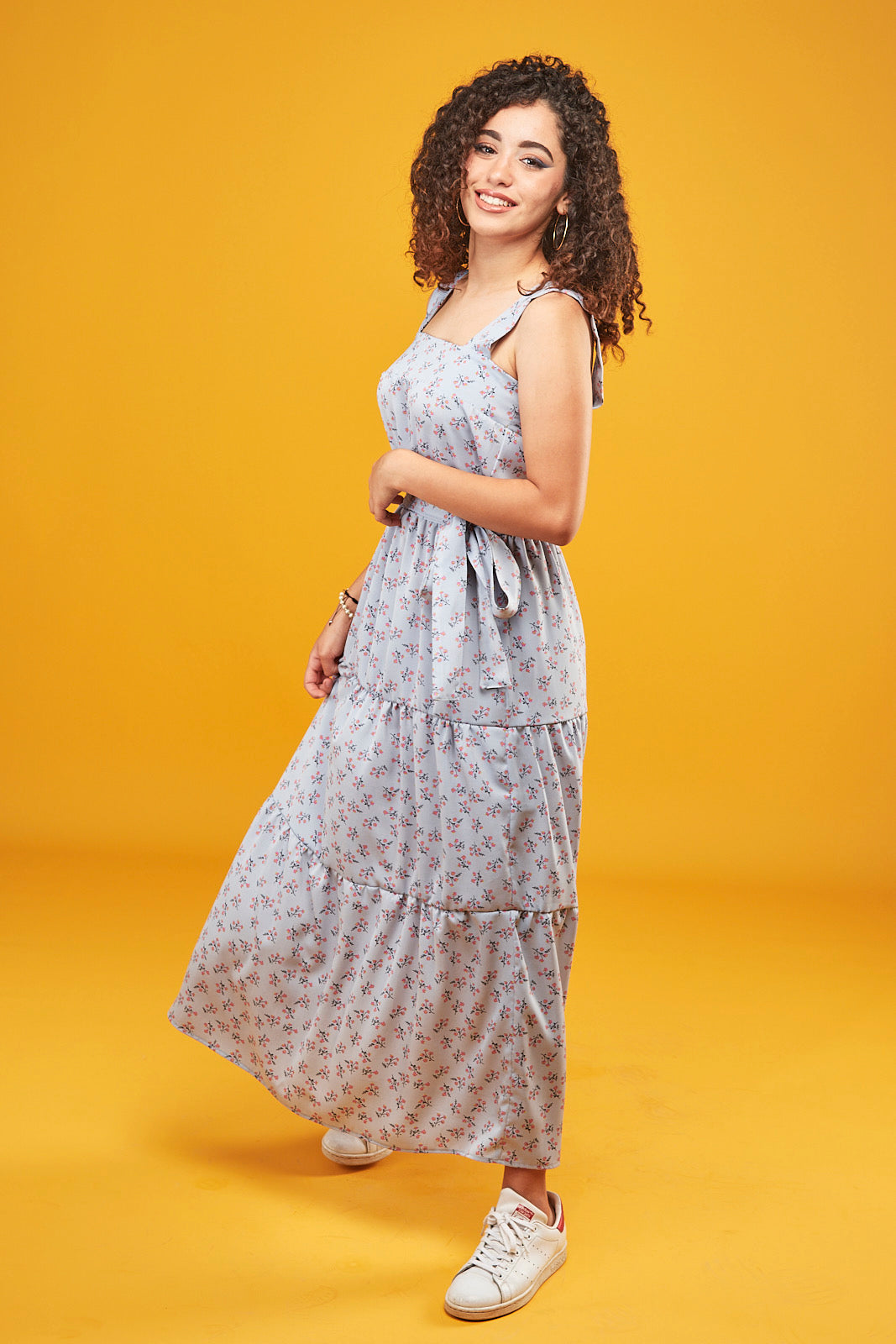 ROBE A PANNEAUX A BRETELLES