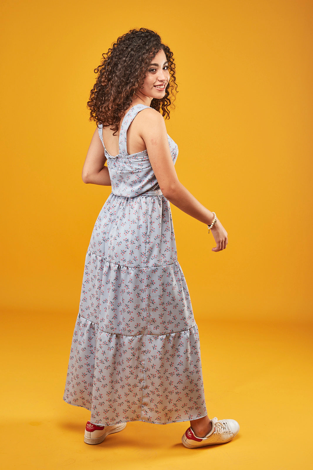 ROBE A PANNEAUX A BRETELLES